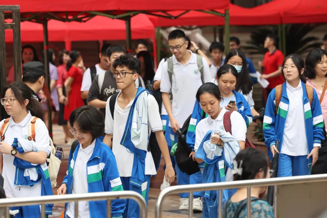 预测准确！多地高考结束，“李华”又双叒叕返场了