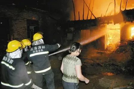 当心！贵州一居民煮粽子差点把家烧了