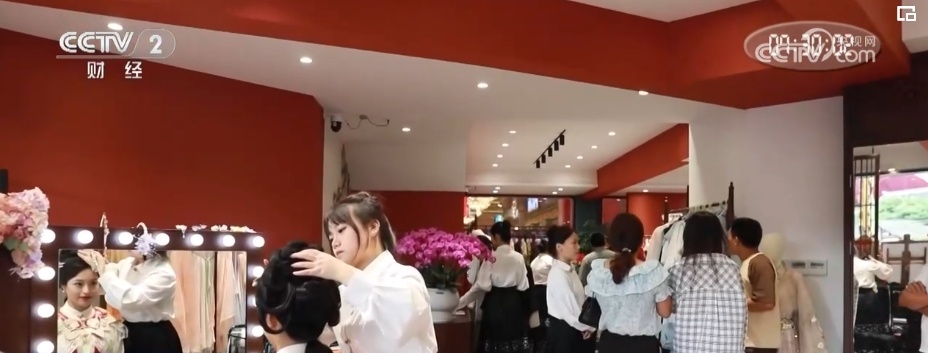 传统文化“活”起来释放新魅力 火热“端午经济”折射中国经济蓬勃活力 传统文化“活”起来释放新魅力 火热“端午经济”折射中国经济蓬勃活力