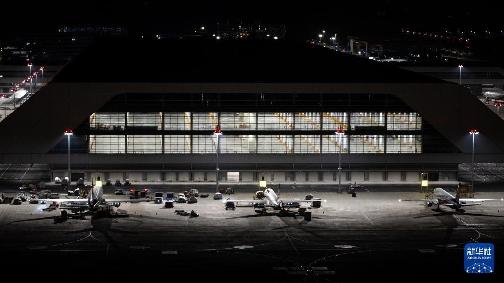 我国首个专业货运枢纽机场国际货邮吞吐量突破10万吨 我国首个专业货运枢纽机场国际货邮吞吐量突破10万吨