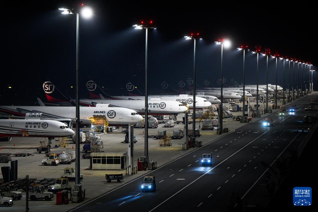 我国首个专业货运枢纽机场国际货邮吞吐量突破10万吨 我国首个专业货运枢纽机场国际货邮吞吐量突破10万吨