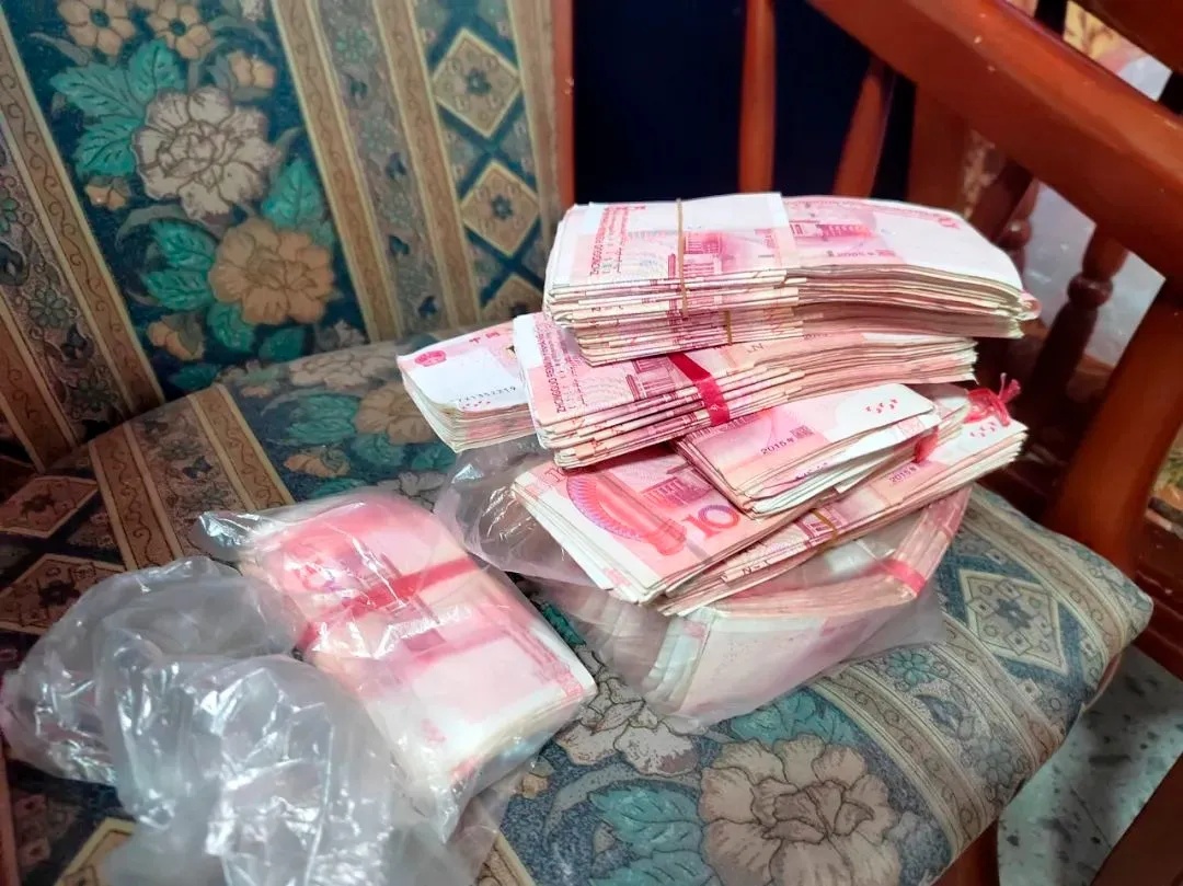 20万元物归原主 保洁阿姨：医院捡的都是“救命钱”