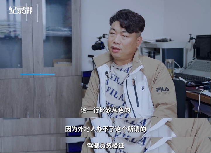 53岁阿姨在上海开网约车，一天24小时都在车上！背后原因...