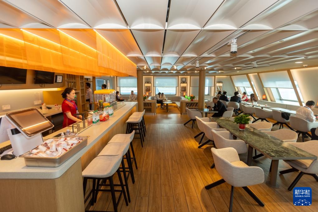 “鉴真号”轮开启首航之旅