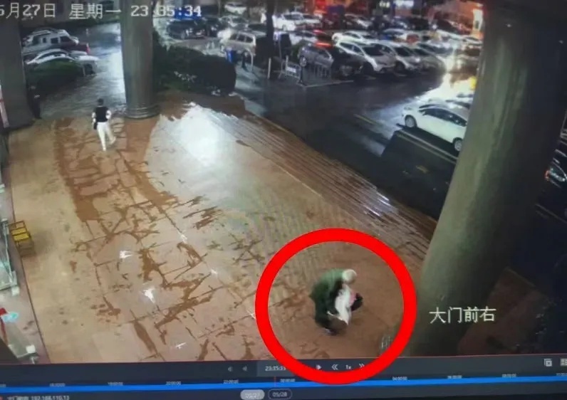 20万元物归原主 保洁阿姨：医院捡的都是“救命钱”