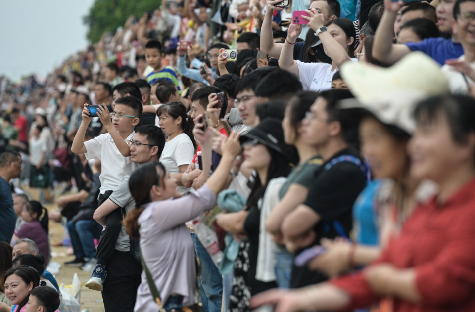 长沙这场龙舟赛,因为“游回南京”变得异常火爆 长沙这场龙舟赛,因为“游回南京”变得异常火爆