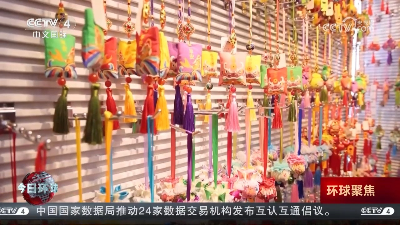 传统文化创新表达 端午“国风”文创手作商品走俏