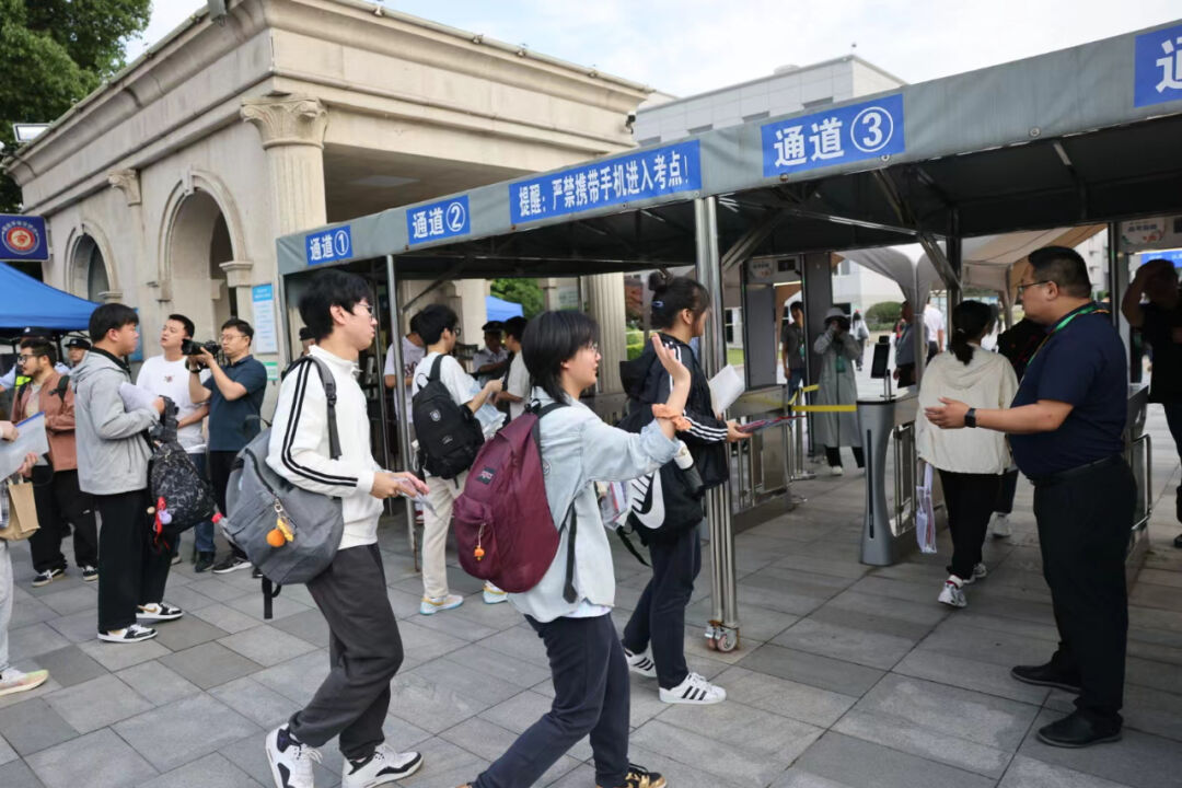 交卷！南京这一幕幕，刷屏了……