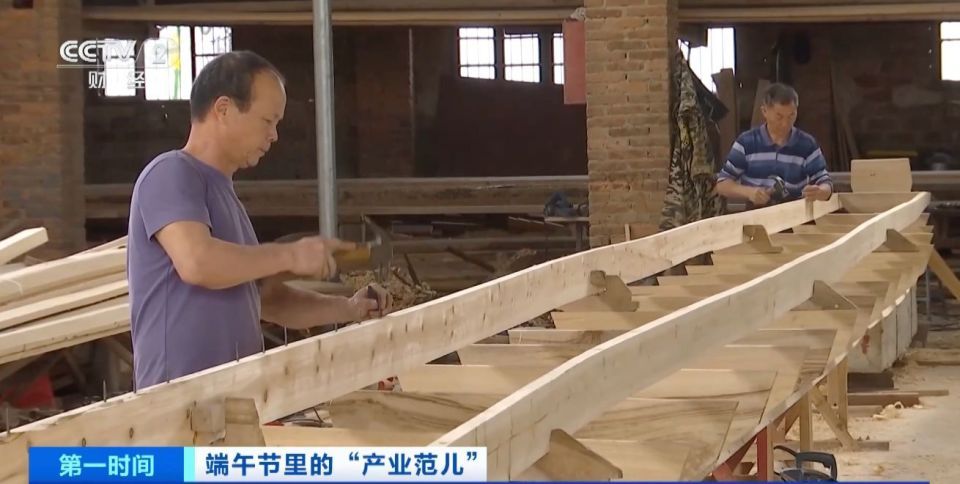 龙舟赛“划进”世运会！竞技龙舟需求大增，湖南汨罗龙舟厂“爆单”