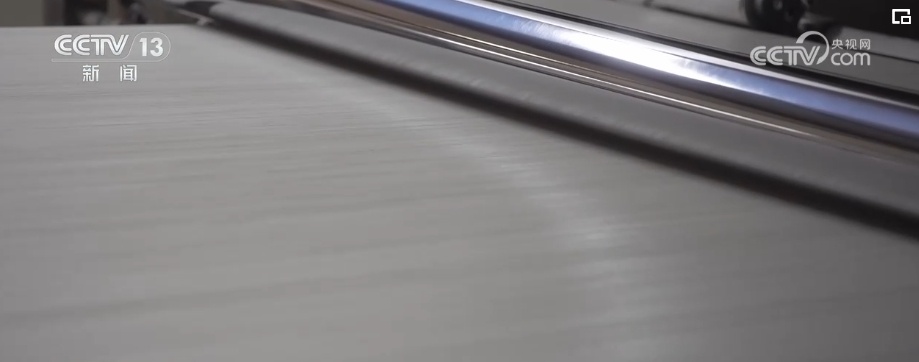 “变身”“瘦身”“伸展”，处处“黑科技”！月球背面那一抹鲜艳中国红