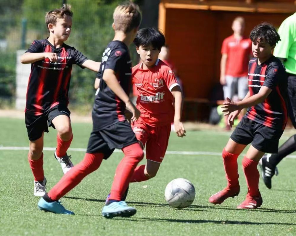 中国“球爹”在科隆