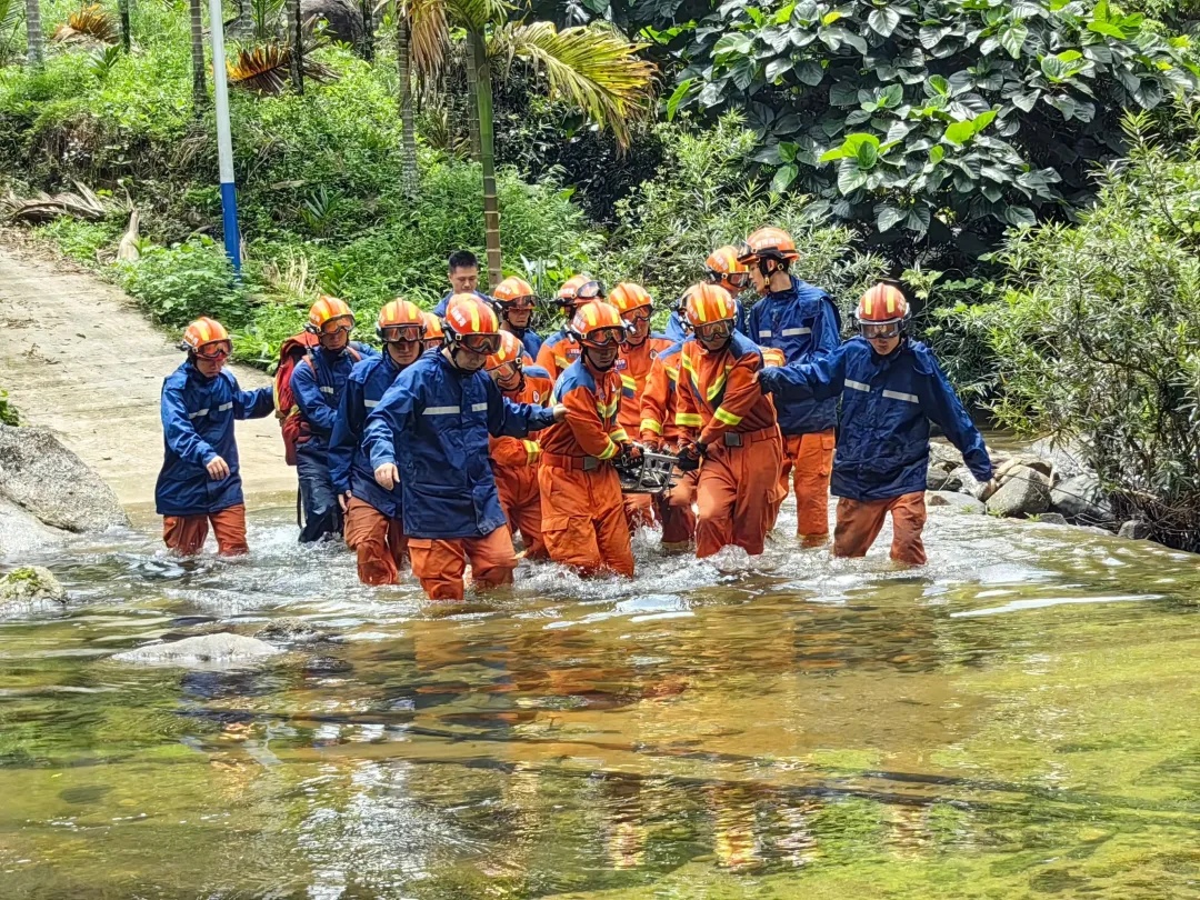 深夜通报!25人被困1人死亡,系“网络组织徒步团” 深夜通报!25人被困1人死亡,系“网络组织徒步团”