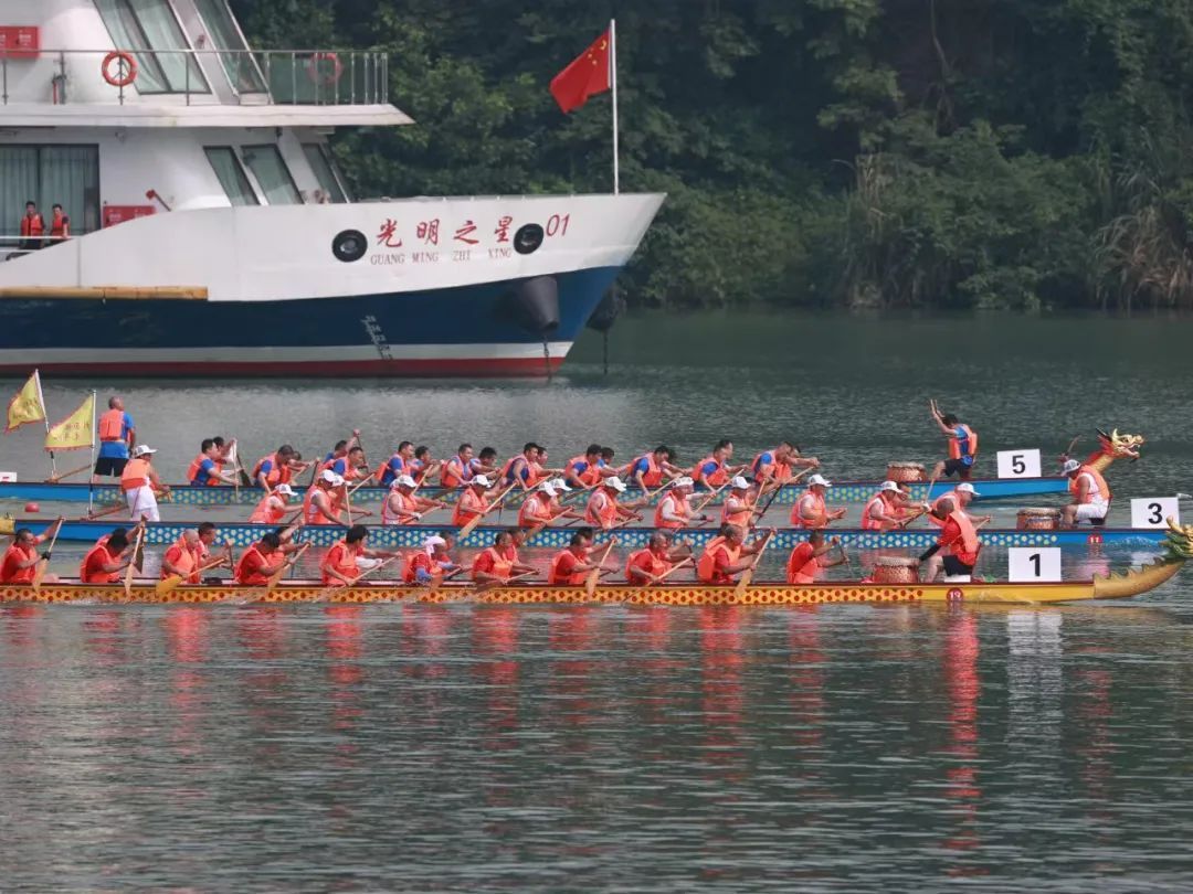 “开飙”嘉陵江！四川上演“百舟竞渡迎端午”