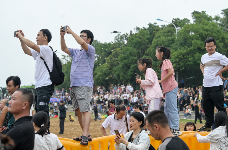 长沙这场龙舟赛,因为“游回南京”变得异常火爆 长沙这场龙舟赛,因为“游回南京”变得异常火爆