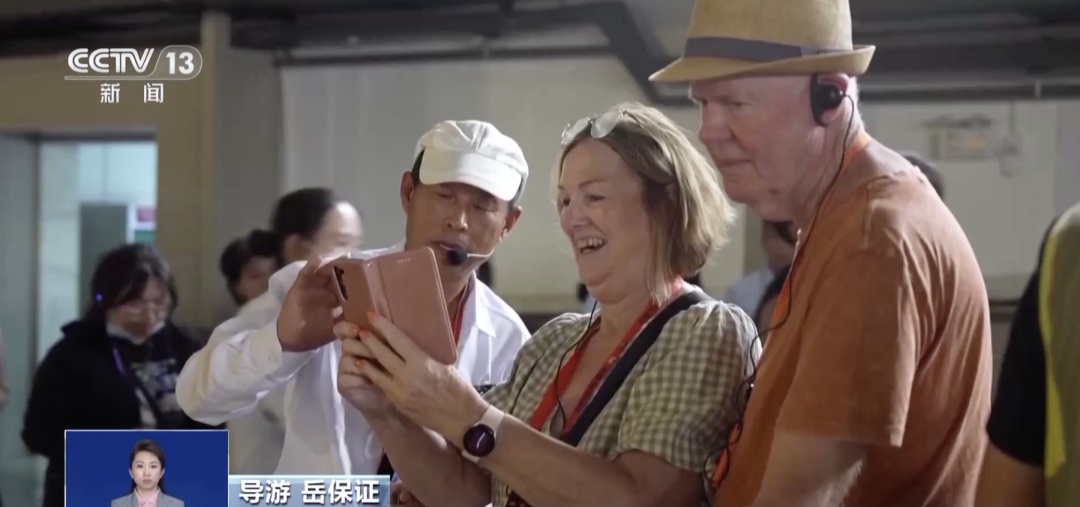 “陕味英语”导游火了!跟着「岳保证」,超有保证 “陕味英语”导游火了!跟着「岳保证」,超有保证