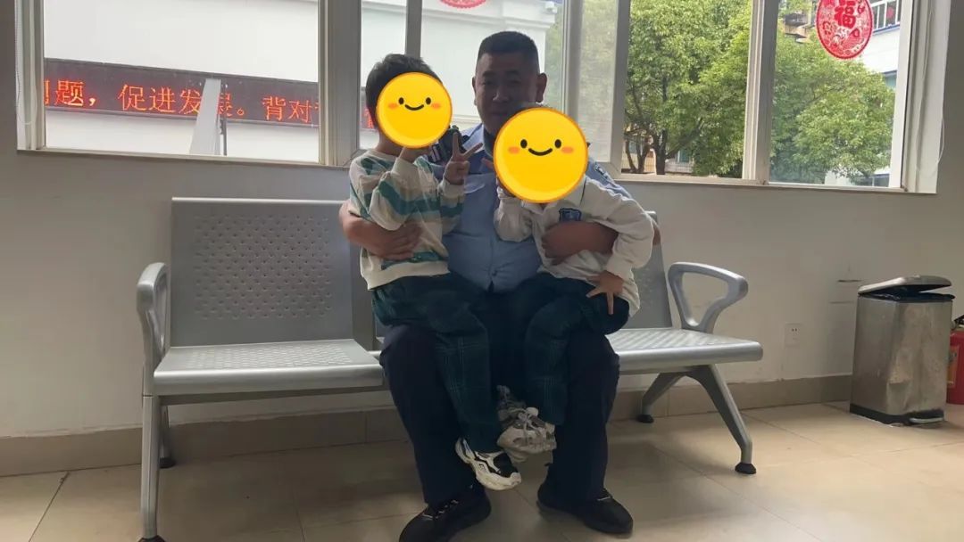 临时的“警察奶爸”