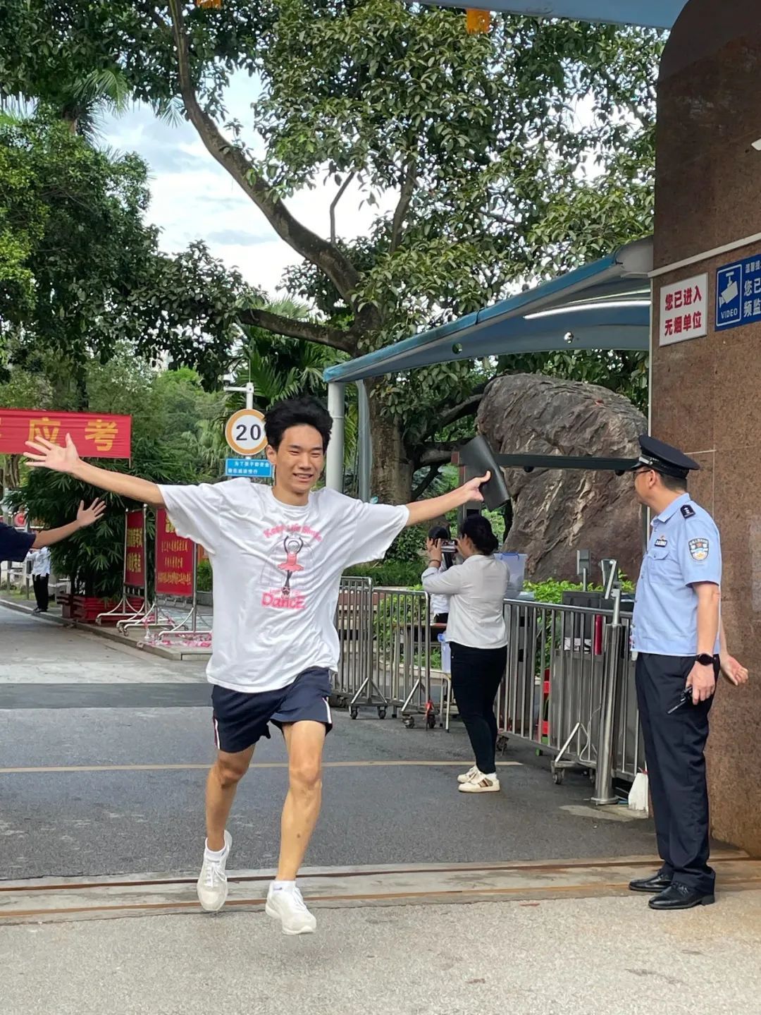高考结束啦！快乐“溢出”屏幕！广西查分时间是→