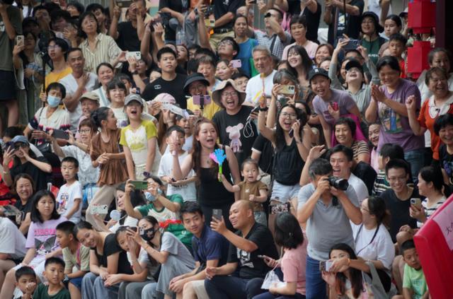 广东“水上F1”又刷屏了，现场观众：有人通宵占位