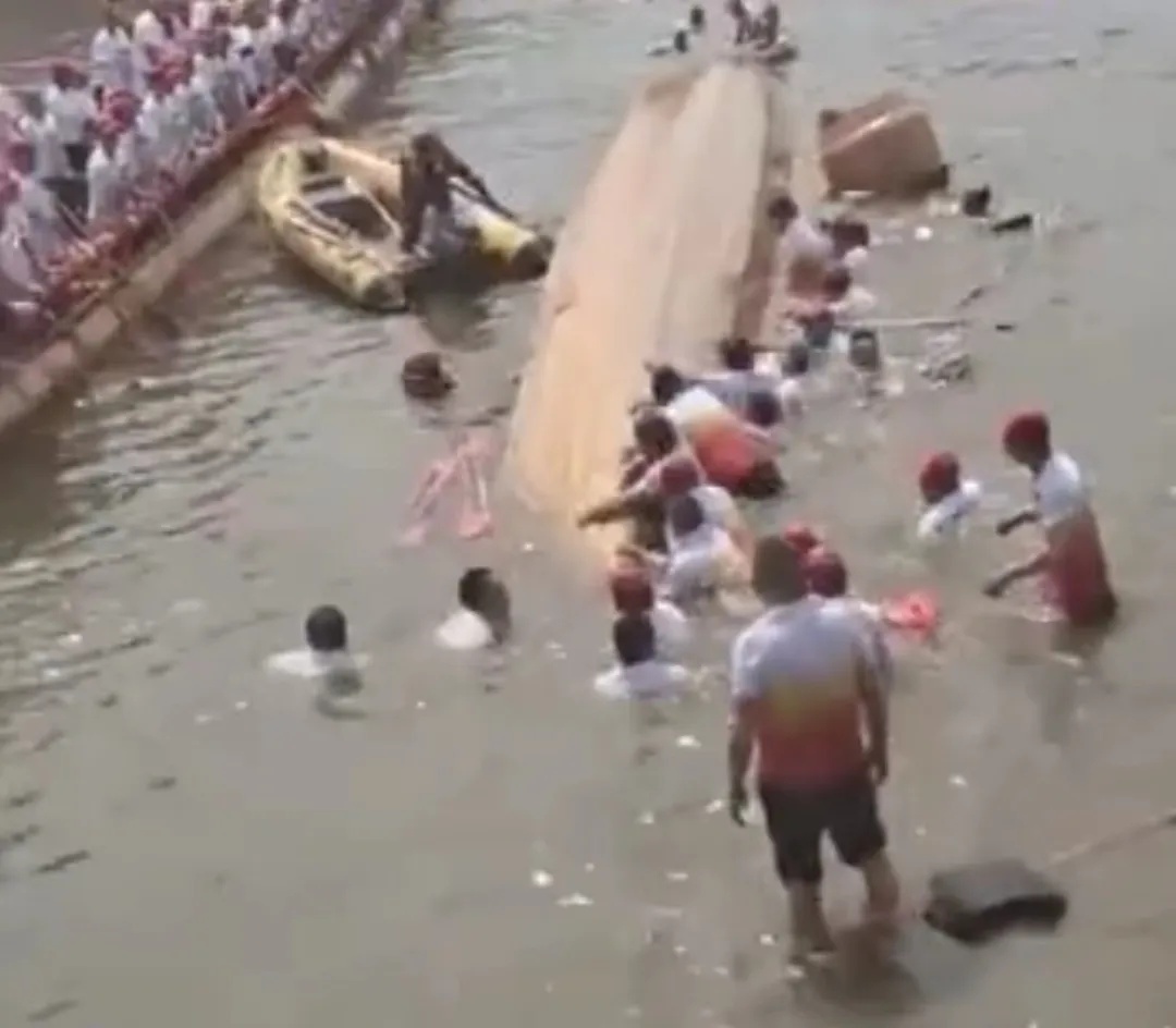 致3人遇难!重庆秀山一龙舟训练时侧翻 近期已发生多起→ 致3人遇难!重庆秀山一龙舟训练时侧翻 近期已发生多起→