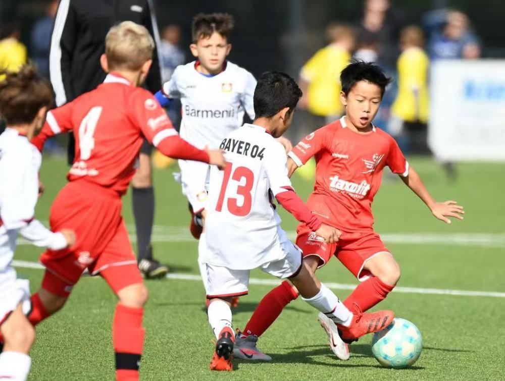 中国“球爹”在科隆