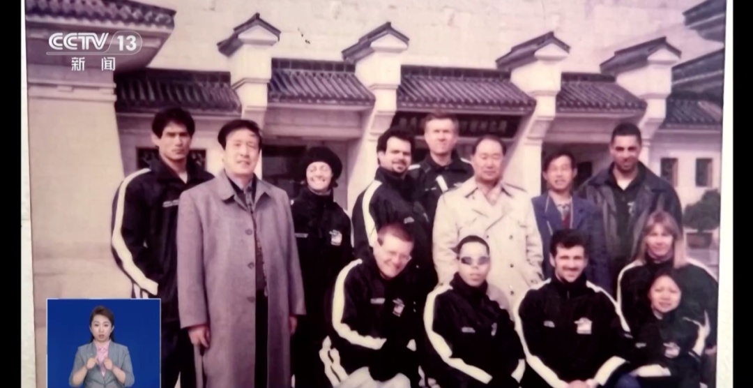 “陕味英语”导游火了!跟着「岳保证」,超有保证 “陕味英语”导游火了!跟着「岳保证」,超有保证