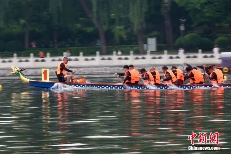 这届年轻人,也太“传统”了吧! 这届年轻人,也太“传统”了吧!