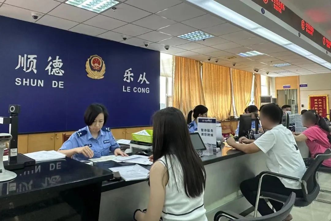 孩子没户口上学难?民警多方奔走解难题 孩子没户口上学难?民警多方奔走解难题