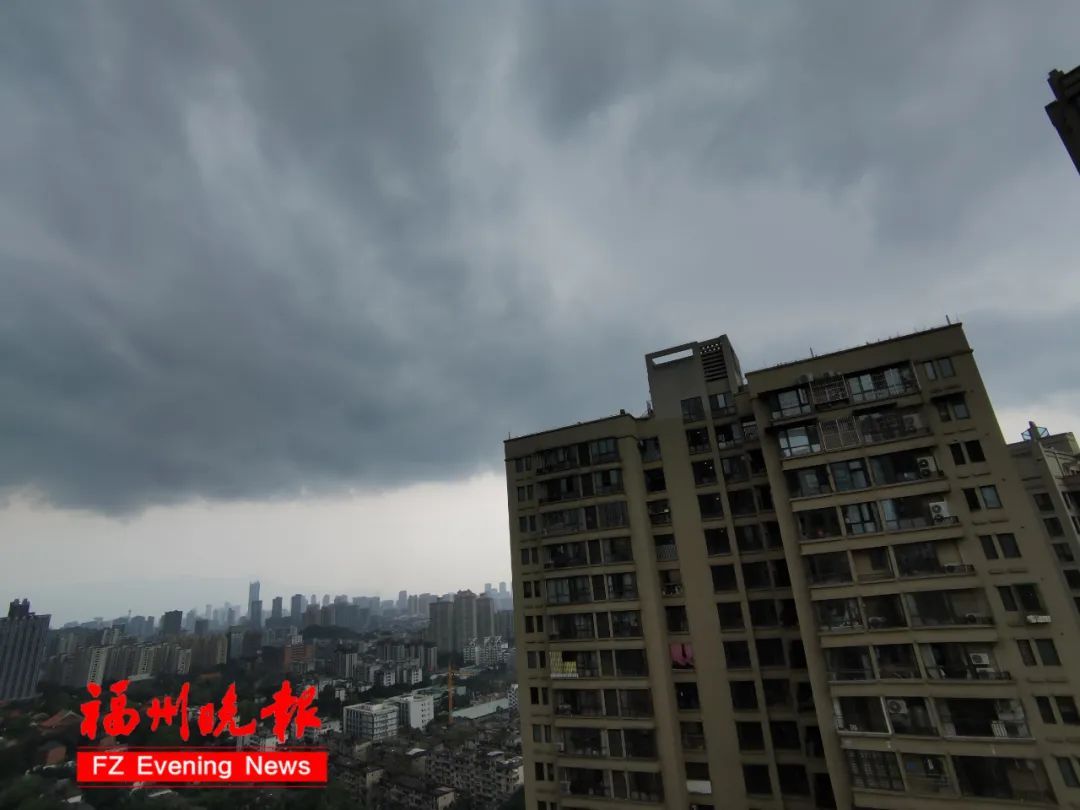 刚刚！福州一秒天黑、狂风暴雨！