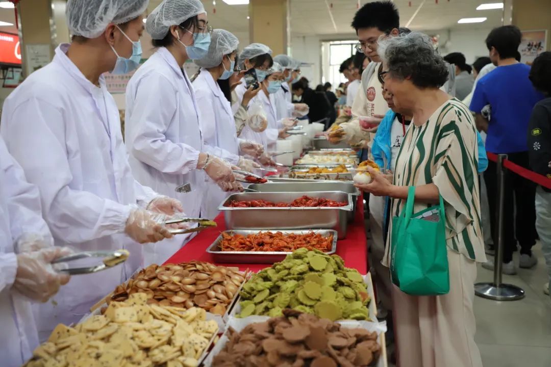 毕业烧烤火锅宴!“大家作证,这次是食堂先动的手……” 毕业烧烤火锅宴!“大家作证,这次是食堂先动的手……”