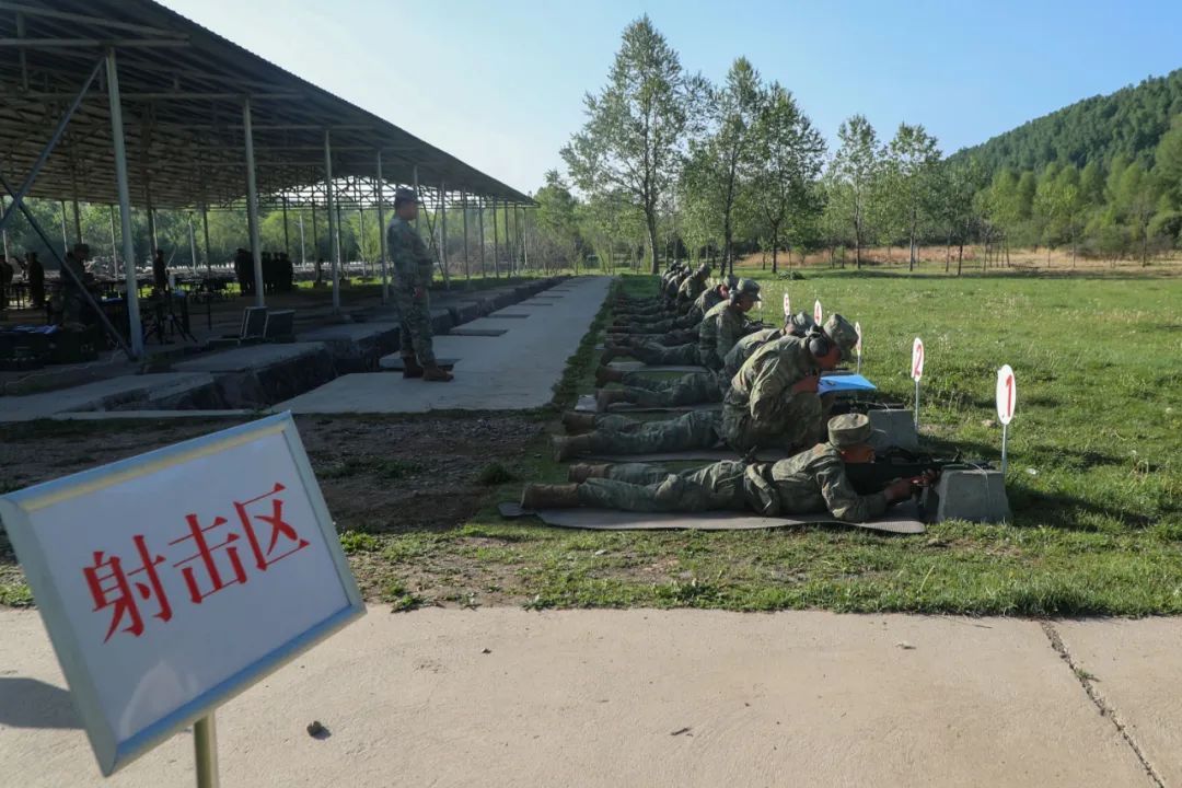 @新战友们，你努力时的身影散发着光