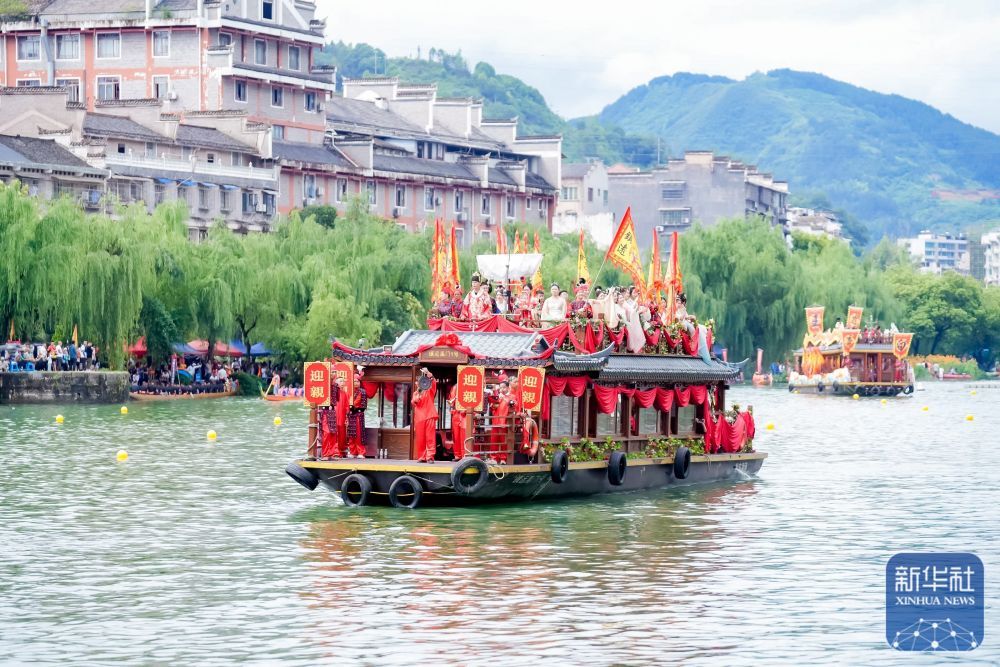 鼓声雷动赛龙舟 千年镇远迎端午 鼓声雷动赛龙舟 千年镇远迎端午