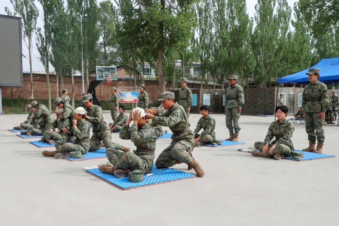 @新战友们，你努力时的身影散发着光