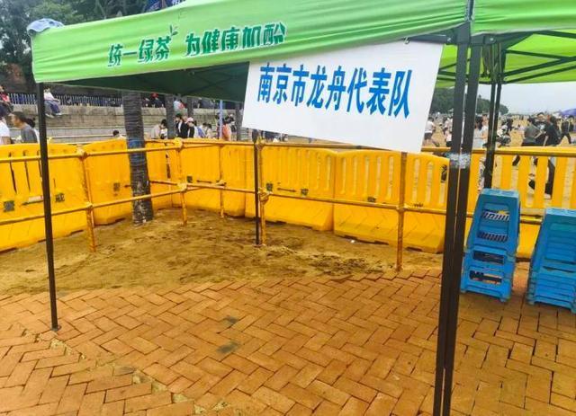 南京公安龙舟队拿第一了！不用“游回南京”了