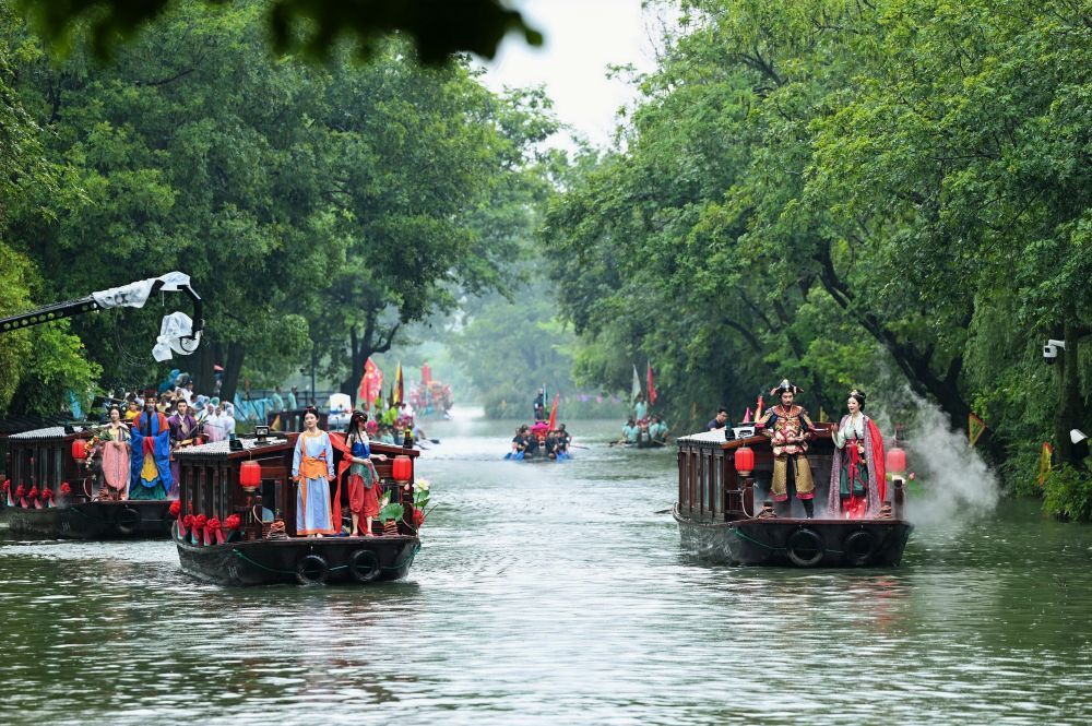 近300条龙舟齐聚西溪湿地竞渡庆端午 近300条龙舟齐聚西溪湿地竞渡庆端午