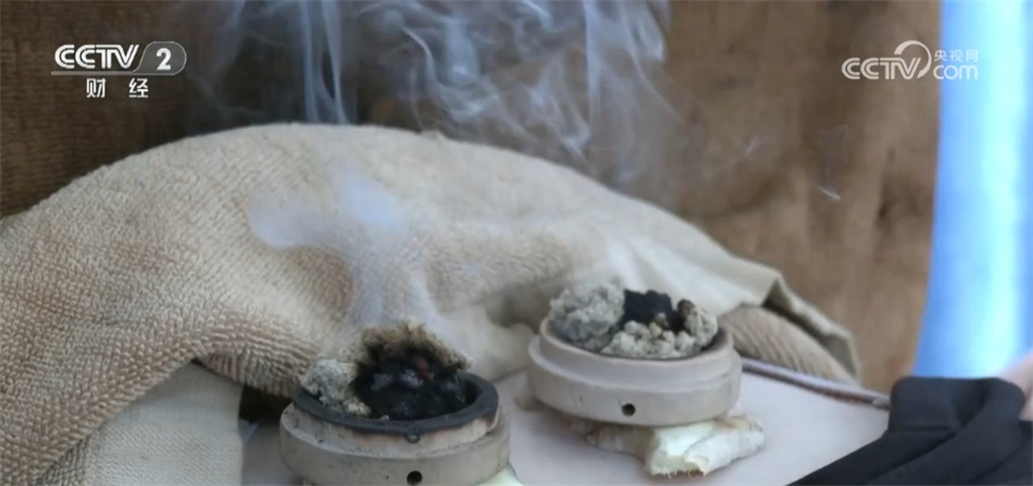 创意花束、香囊、洗浴包……艾草走俏 端午节消费“产业范儿”涌动热潮