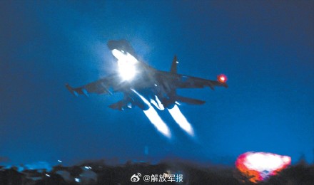 暗夜出击！空军航空兵某旅下半夜飞行训练