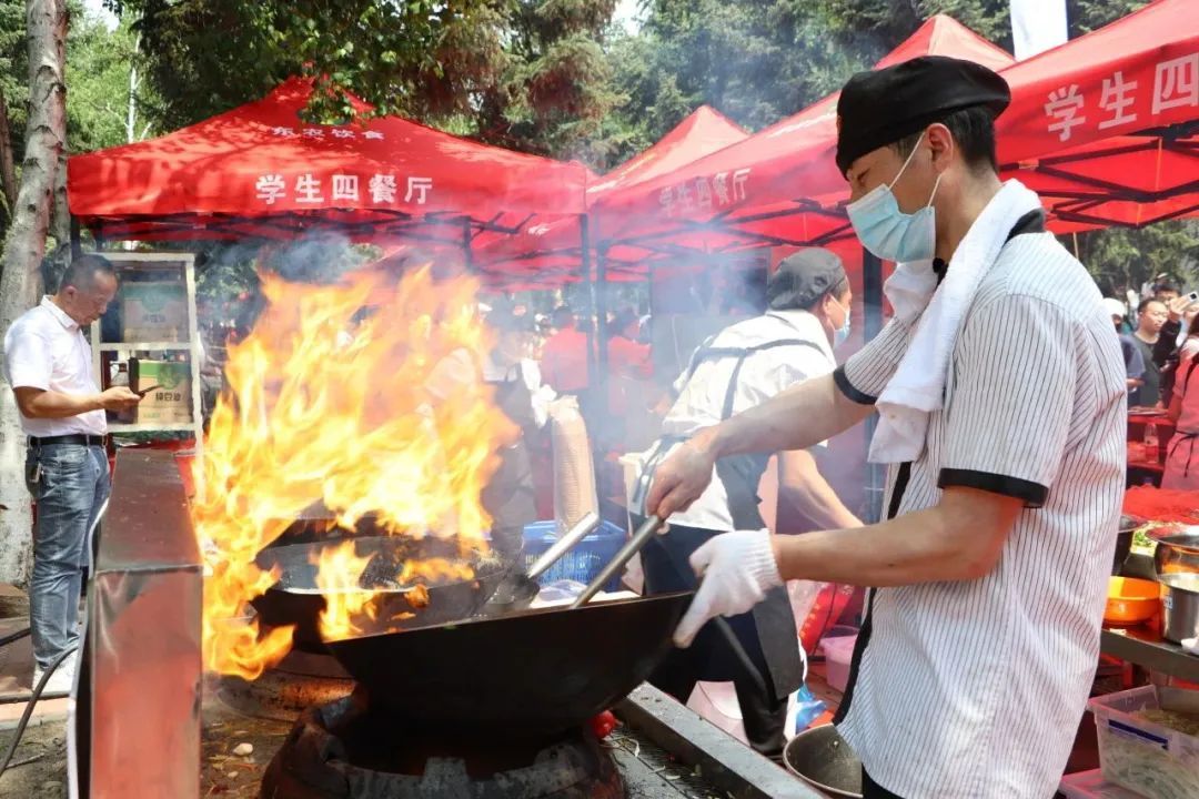 毕业烧烤火锅宴!“大家作证,这次是食堂先动的手……” 毕业烧烤火锅宴!“大家作证,这次是食堂先动的手……”