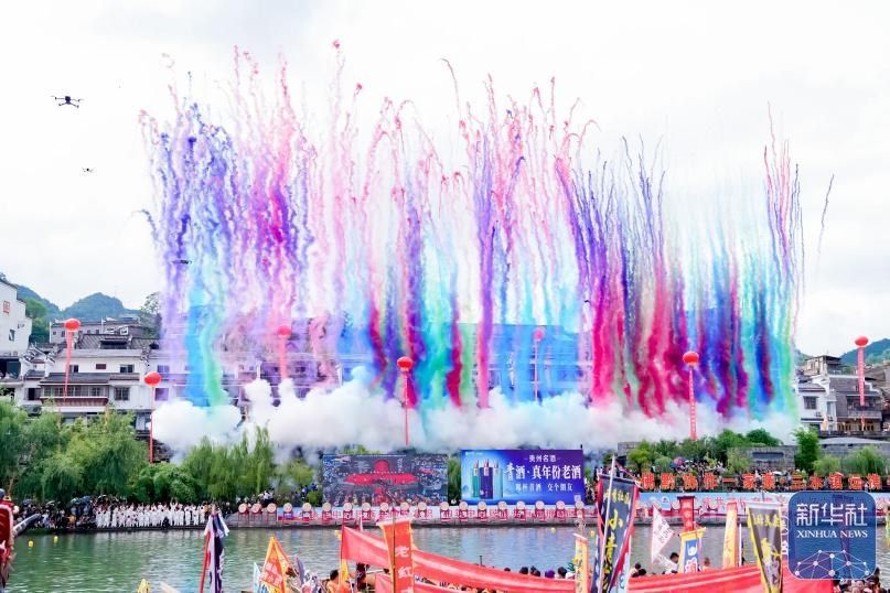 鼓声雷动赛龙舟 千年镇远迎端午 鼓声雷动赛龙舟 千年镇远迎端午