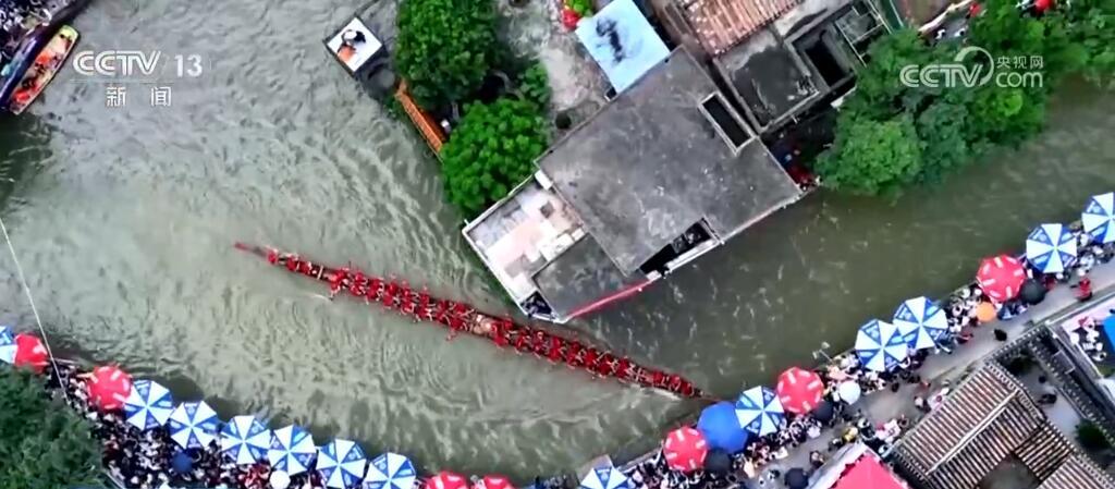 龙船漂移、抢鸭子……各地特色民俗“吸睛” 端午节“仪式感”拉满 龙船漂移、抢鸭子……各地特色民俗“吸睛” 端午节“仪式感”拉满