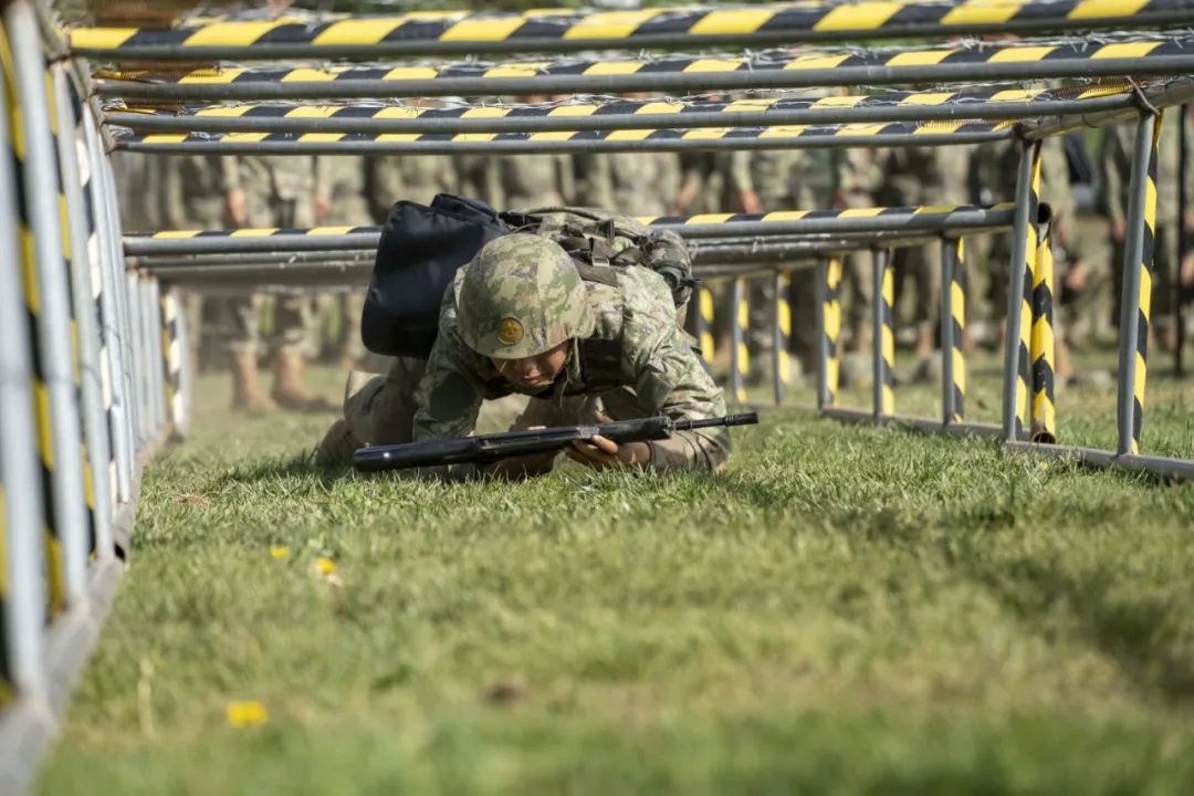 @新战友们，你努力时的身影散发着光