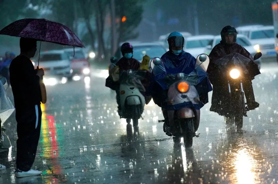 特大暴雨+雷暴大风!广西新一轮强降雨又要来 特大暴雨+雷暴大风!广西新一轮强降雨又要来