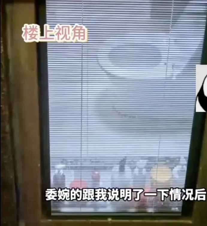 租房3年,厕所百叶窗形同虚设!邻居提醒后女生彻底崩溃 租房3年,厕所百叶窗形同虚设!邻居提醒后女生彻底崩溃