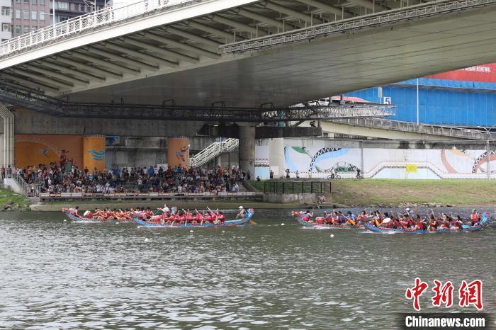 台湾多地举行龙舟赛 迎端午度佳节