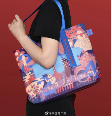 “宇宙级”浪漫!哈工大录取通知书有把金钥匙 “宇宙级”浪漫!哈工大录取通知书有把金钥匙