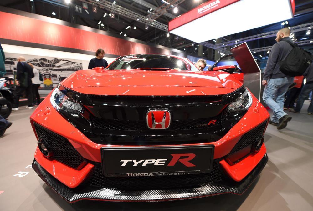 日本政府就数据造假检查本田和马自达总部