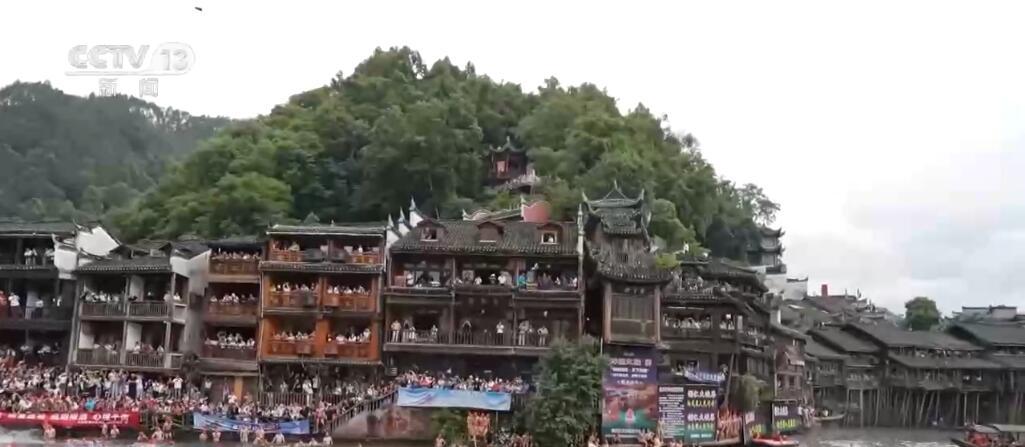 龙船漂移、抢鸭子……各地特色民俗“吸睛” 端午节“仪式感”拉满 龙船漂移、抢鸭子……各地特色民俗“吸睛” 端午节“仪式感”拉满