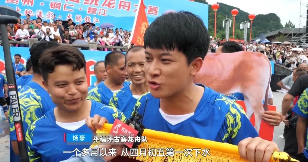 龙舟赛上，湖南麻阳龙舟队竟主动“翻船”！网友：在这一点上真是赢“麻”了