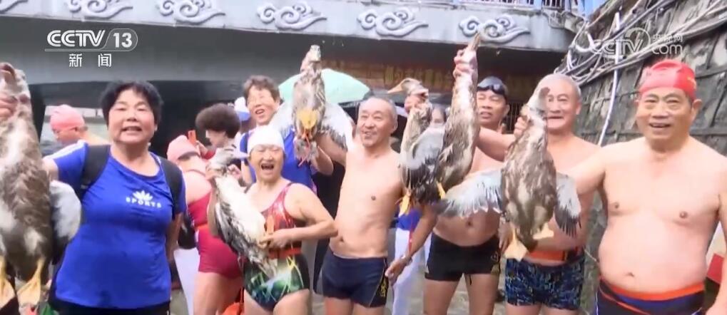 龙船漂移、抢鸭子……各地特色民俗“吸睛” 端午节“仪式感”拉满 龙船漂移、抢鸭子……各地特色民俗“吸睛” 端午节“仪式感”拉满