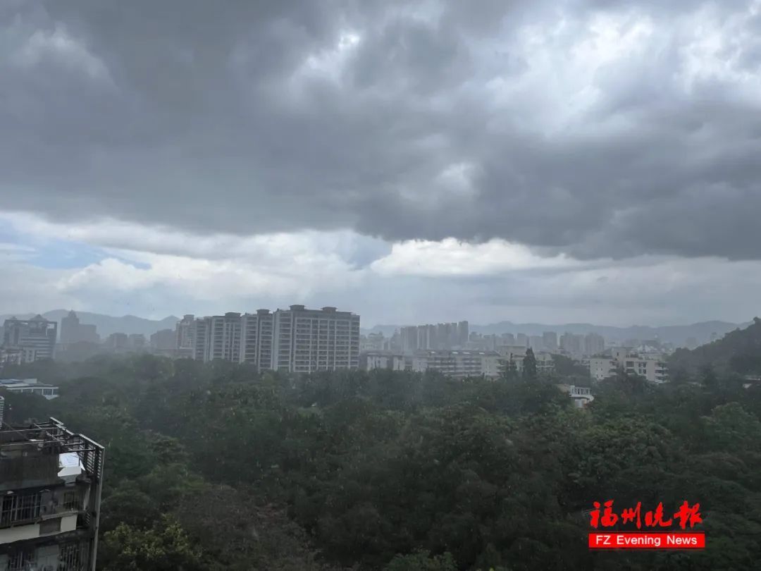 刚刚！福州一秒天黑、狂风暴雨！