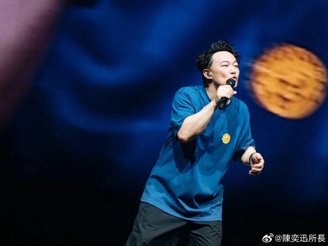 陈奕迅突然晕倒！下巴缝了30多针，原因近期多发